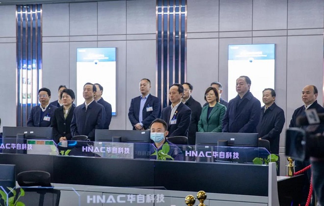 湖南省委书记许达哲一行考察乐玩（中国）科技2.jpg